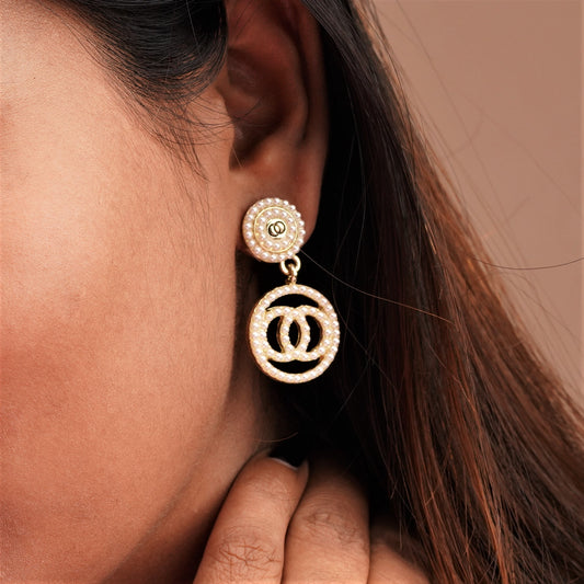 Pearl Design Earring with Round Shape