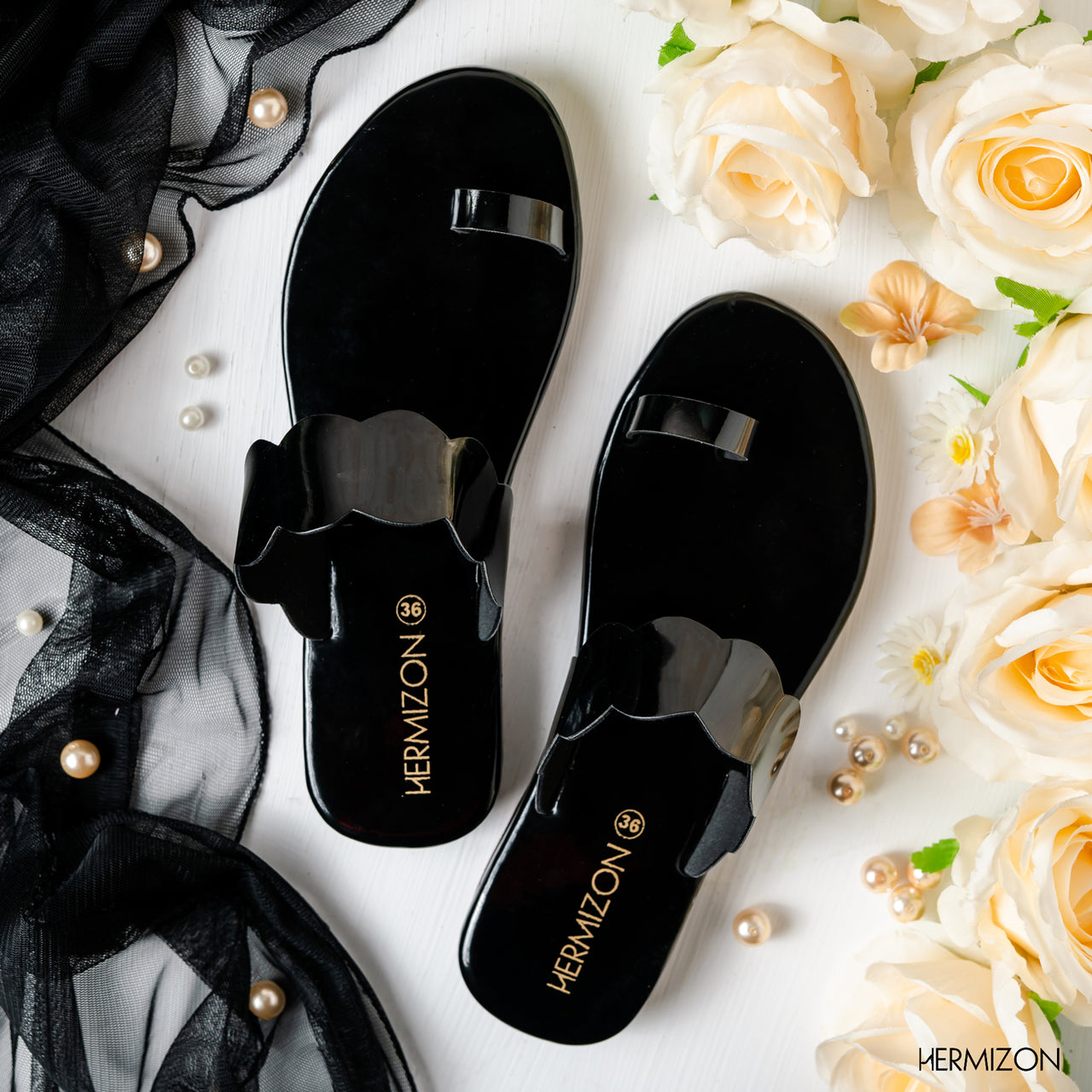 Kiera Black color flat sandals of hermizon brand