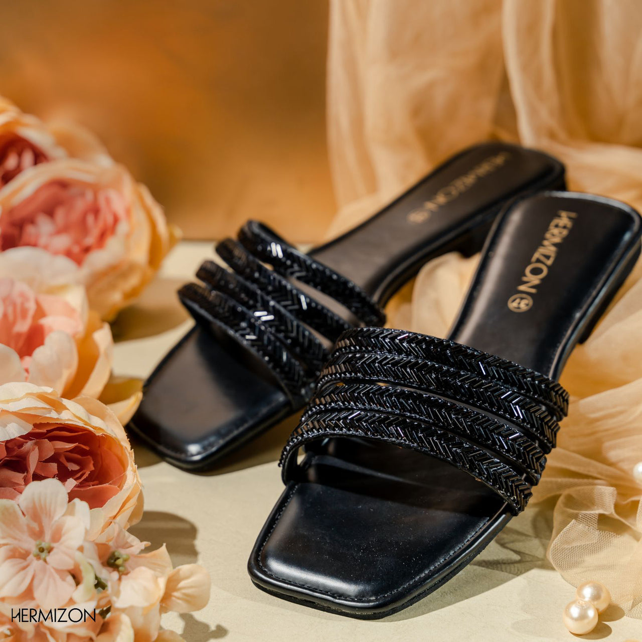 A black color flat sandals from Hermizon brand 