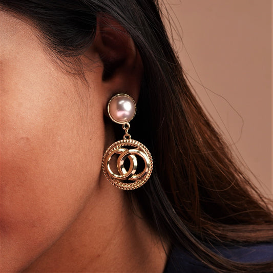 A beautiful earring with golden color and round shape retro design