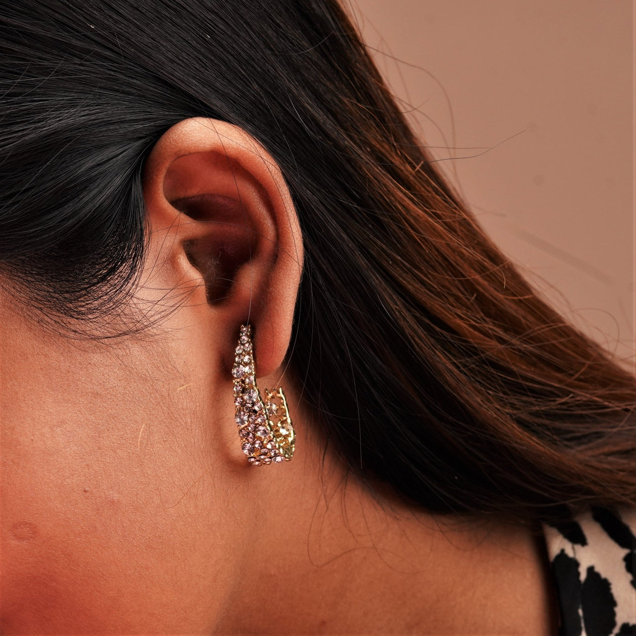 Stylish design earring with alloy